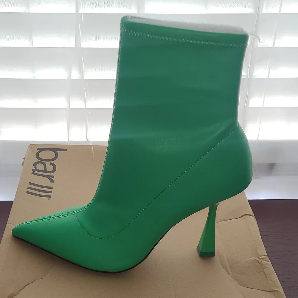 BAR III Women’s Olevia Booties
